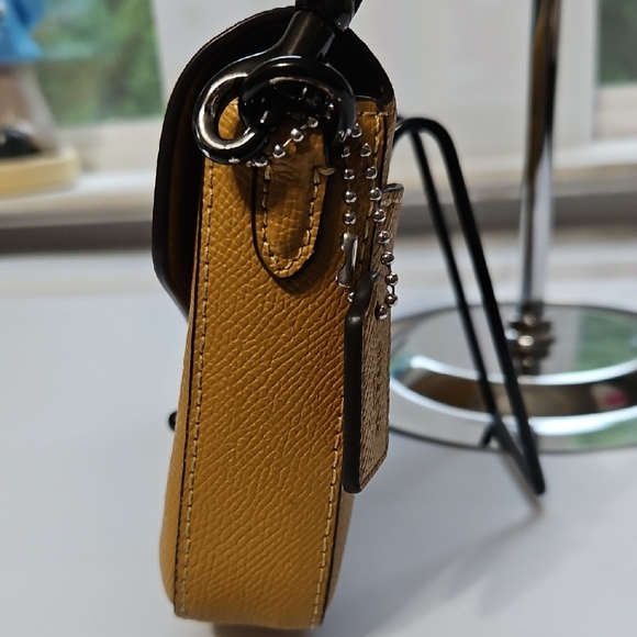 Coach EUC Mustard Yellow Envelope Crossbody Bag, Gun Metal Hardware - Picture 3 of 13